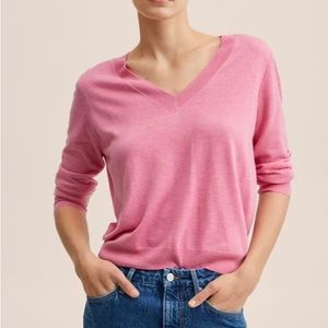 NWT V-neck knit sweater. Size 1XL.